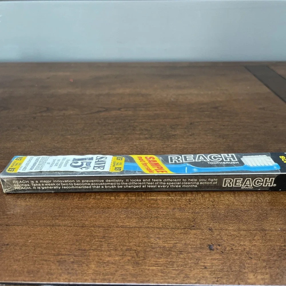 Vintage Toothbrush RETRO PROP 80's Studio prop 🔥🔥 Reach 👀 NEW J+J 1983